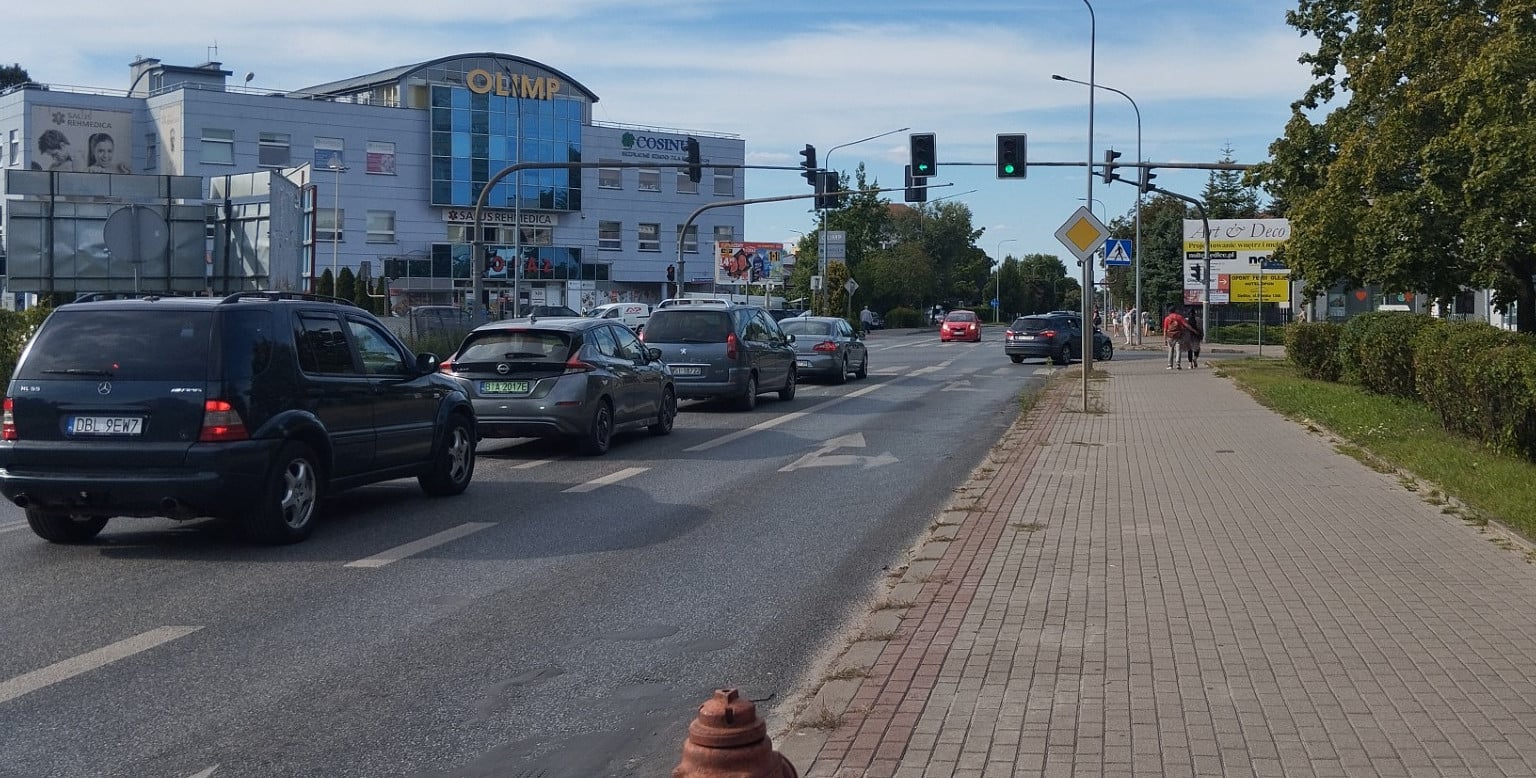Niedoróbka w ramach ważnej inwestycji? Chodnik jest za krótki z dwóch stron