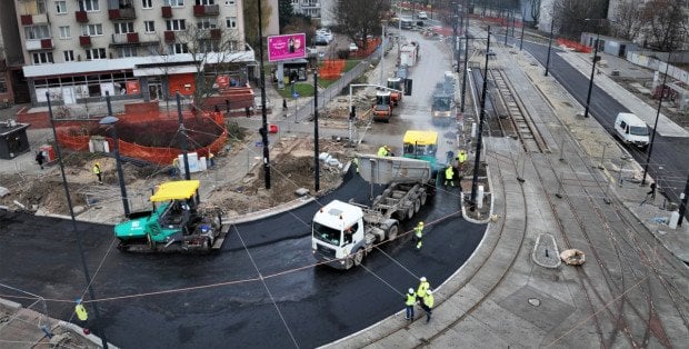 Tramwaje i samochody na Mikołajki powrócą na ulicę Banacha [SPRAWDŹ]