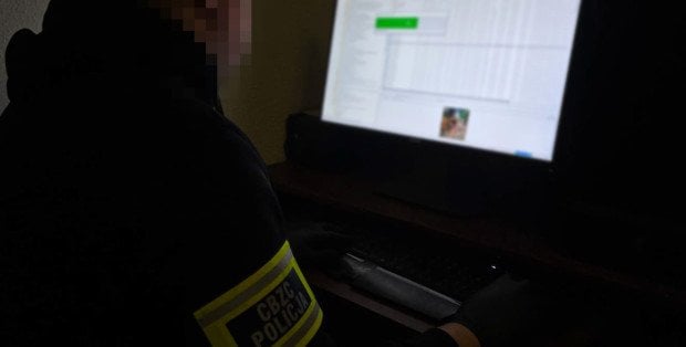 Policja uderzyła w pedofilów. Zatrzymanych ponad 100 osób, zabezpieczonych ok. 600 tys. plików