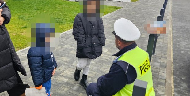 Obudziła się, jej dzieci nie było w domu. Akcja policji w Piasecznie