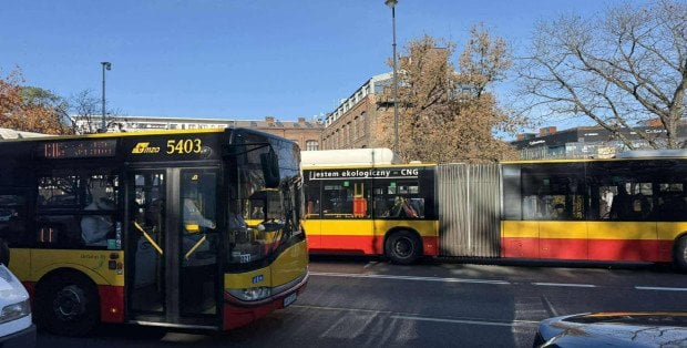 Inny kolor siedzeń albo wyraźny znak. Radni chcą nowych oznaczeń w autobusach