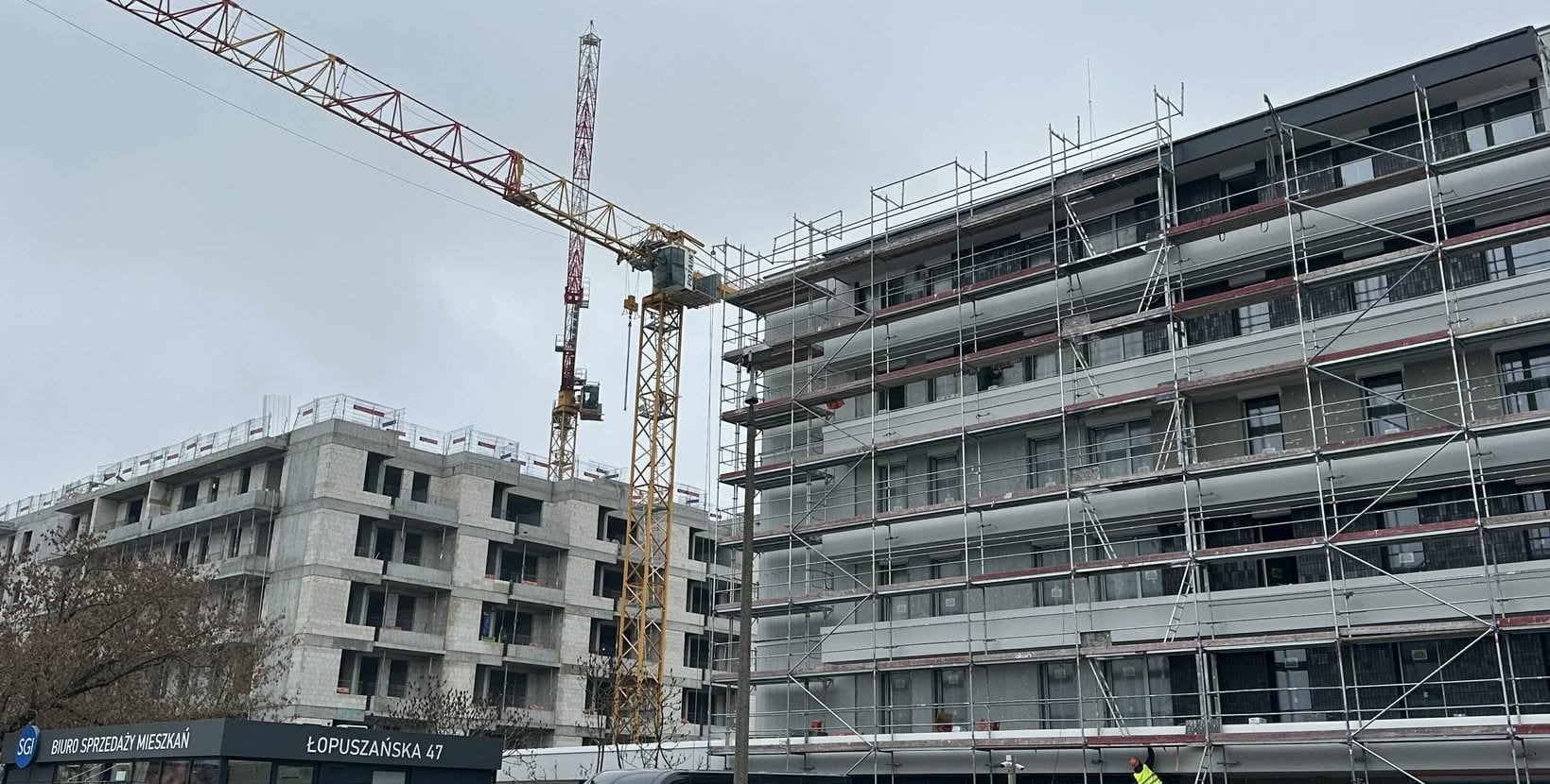 „Koszmarne korki i mało autobusów”. Mieszkańcy boją się budowy kolejnych bloków