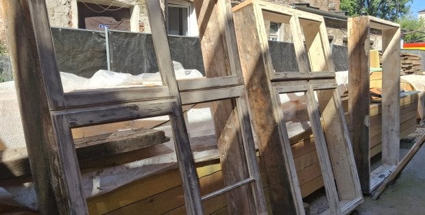 Unikatowy drewniak Burkego na Pradze odzyskuje dawny blask