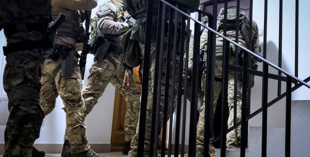 Legalizowali pobyt cudzoziemców w Polsce. 24 zatrzymanych i 1,5 tys. zarzutów