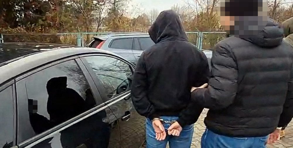 Uciekł z więzienia, ukrywał się u kolegi. Ten miał w domu 1,5 kg narkotyków