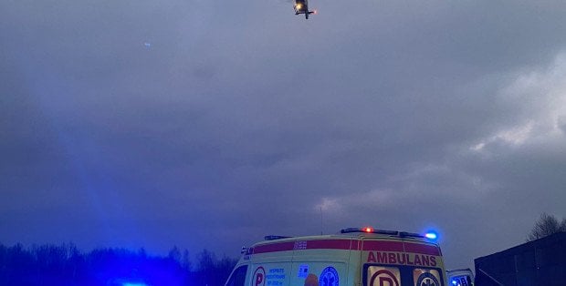 Wypadek busa w Deskurowie na S8. Pięć osób w szpitalu, utrudnienia na trasie