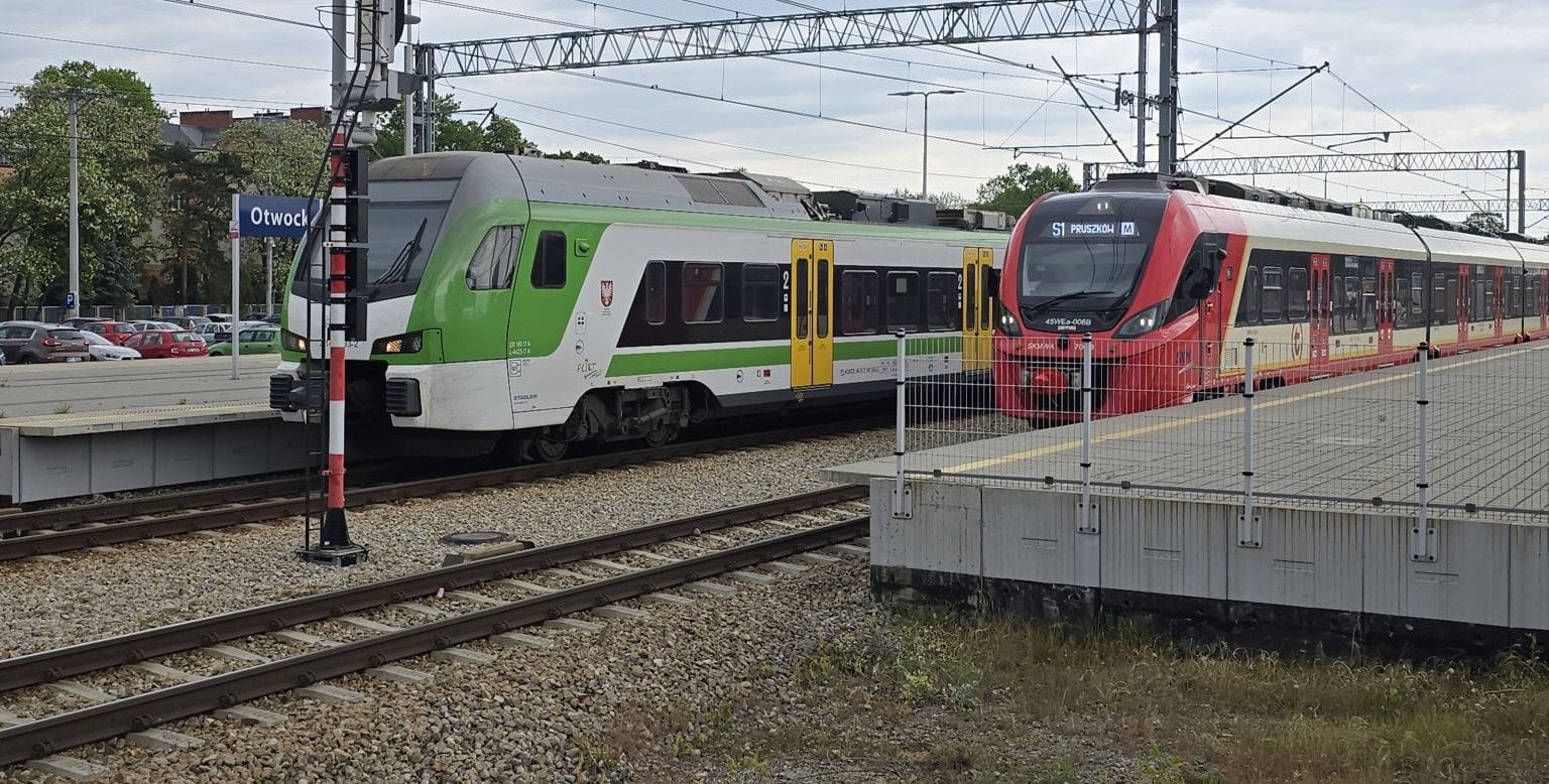 Do jutra duże utrudnienia na linii otwockiej. Drzewo uszkodziło słup trakcyjny