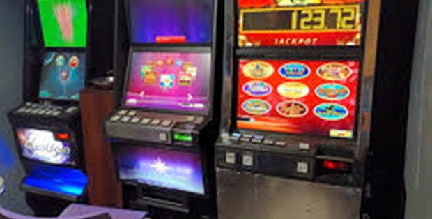 KAS rozbiła gang zajmujący się nielegalnym hazardem 26 osób zatrzymanych