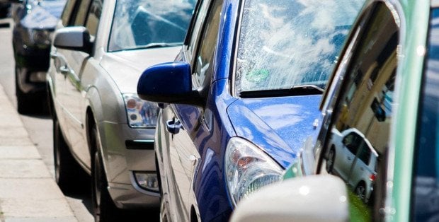 Komisja Europejska wycofuje się z całkowitego zakazu sprzedaży aut spalinowych w UE