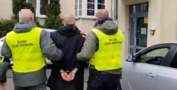 KAS zatrzymała trzy osoby, podejrzane o wyłudzenia KAS