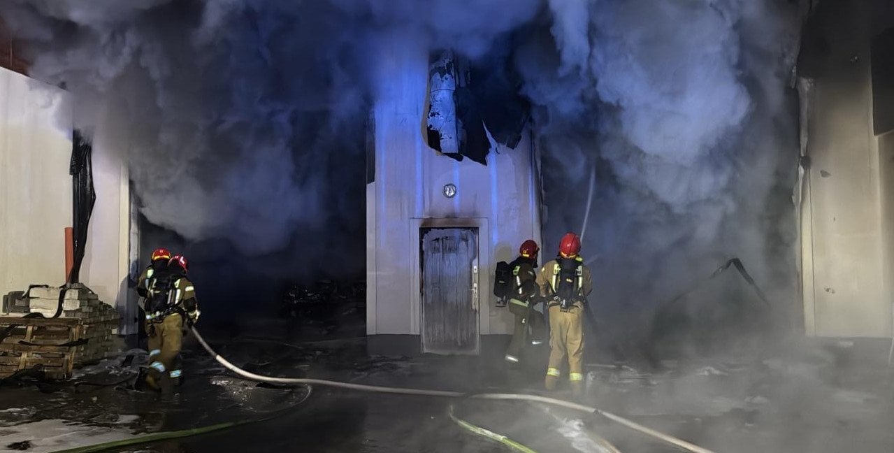 Służby ustalają okoliczności pożaru w Sulejówku. Mieszkańcy są w lokalach zastępczych