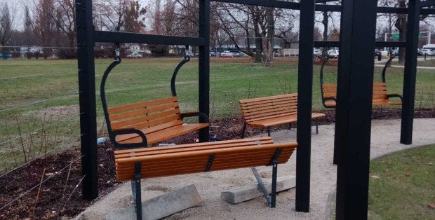 Park Szymańskiego na Woli zdewastowany kilka tygodni po otwarciu. Kosztował ponad pół mln zł