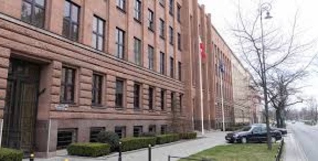 Polski konsulat w Brukseli oblany czerwoną farbą. MSZ potwierdza, iż „doszło do incydentu”