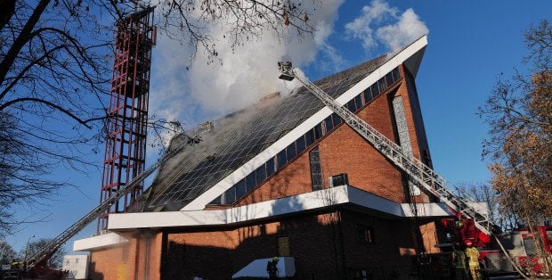 Pożar kościoła w Lublinie ugaszony. Akcja gaśnicza trwała ponad dobę