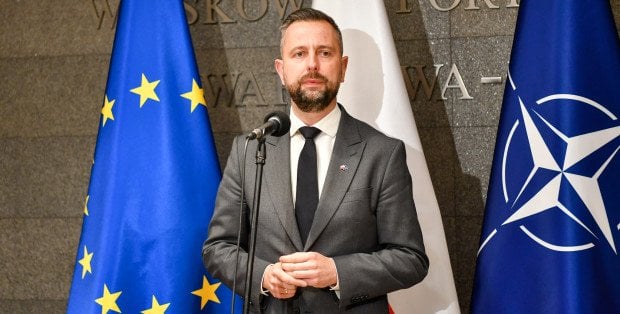 Szef MON: W poniedziałek podpisujemy umowy ws. sprzętu dla wojska