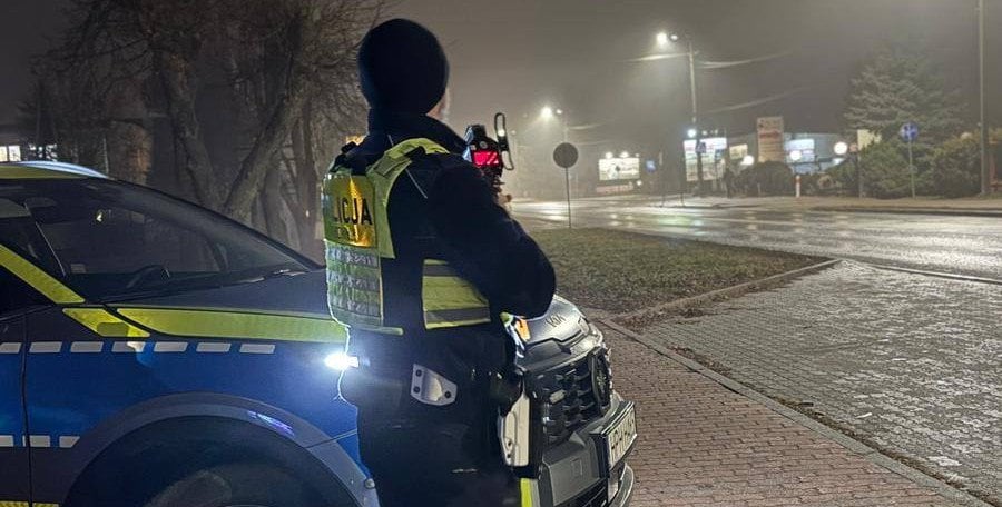 Marznące opady, oblodzenia i silny wiatr. IMGW ostrzega, policja apeluje o ostrożną jazdę