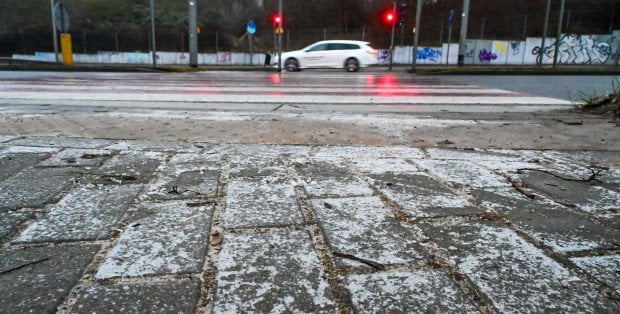 Ślisko na drogach Mazowsza. Są ostrzeżenia pogodowe dla całego regionu