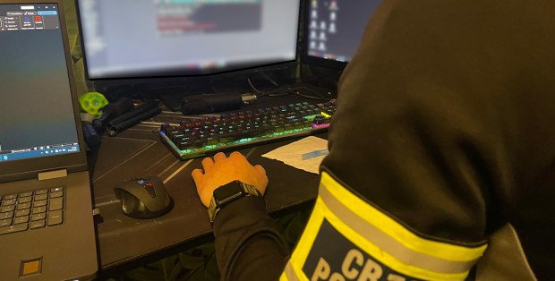 Internetowy narkobiznes rozbity. Wśród zatrzymanych ksiądz z Mazowsza