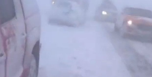 Zderzyły się trzy samochody i laweta. Utrudnienia na S7 w pobliżu Mławy