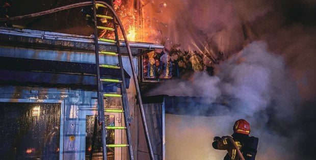 PSP: Podczas sylwestrowej nocy strażacy interweniowali 775 razy, zginęły dwie osoby