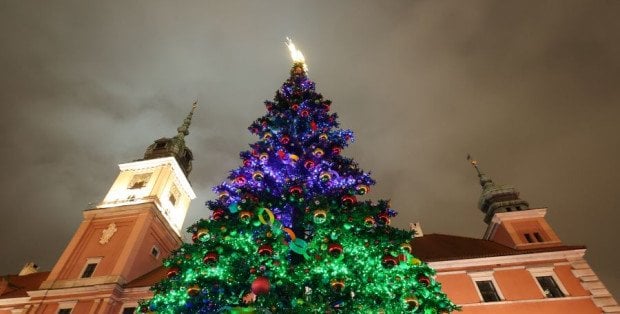 Chwile grozy podczas sylwestrowej nocy. Pożar choinki na Placu Zamkowym