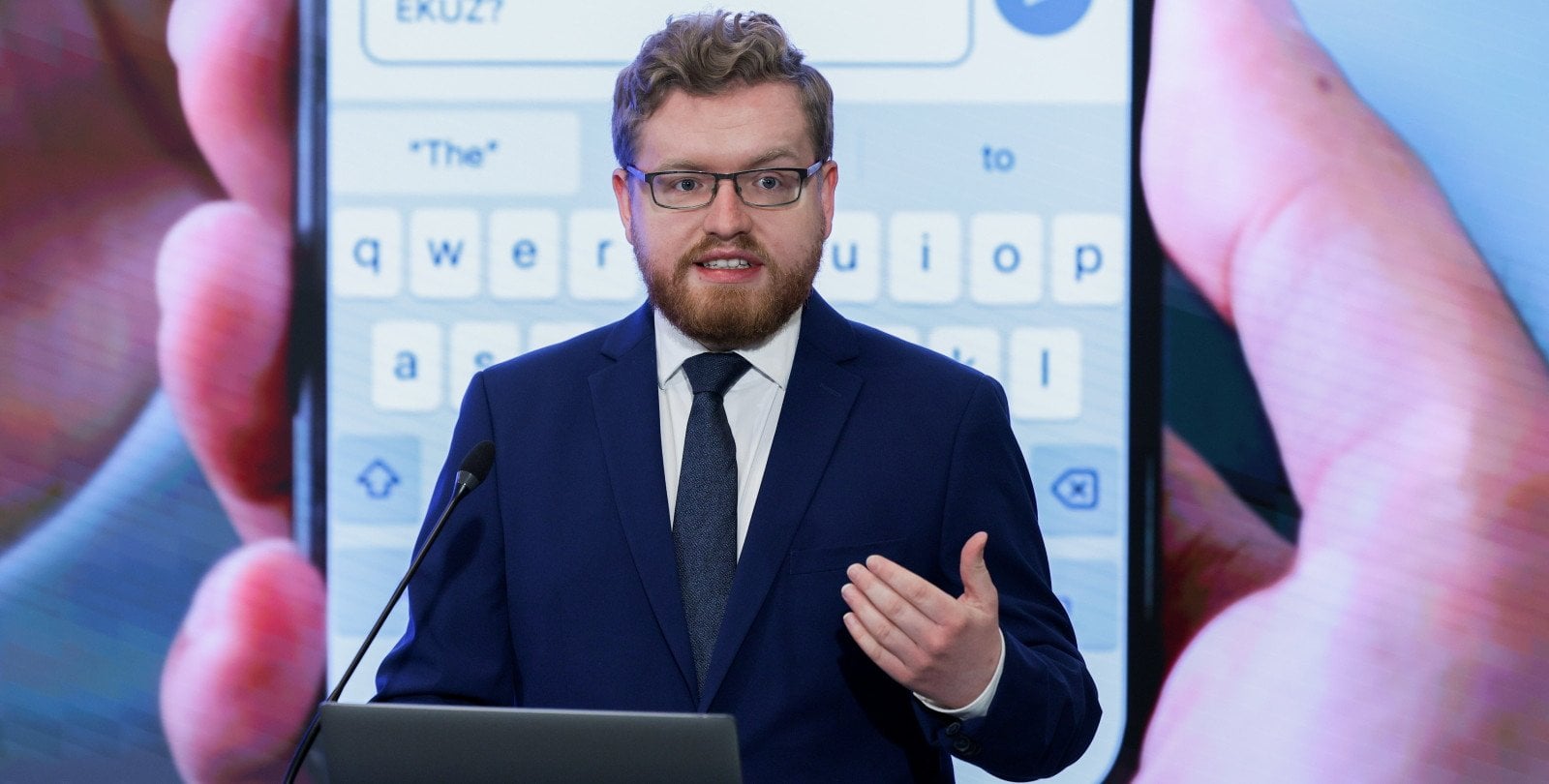 Wirtualny asystent AI do spraw urzędowych w aplikacji mObywatel