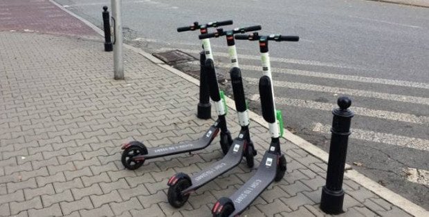 Obowiązek kasków dla młodzieży do 16. roku życia. Nowe przepisy dot. hulajnóg weszły w życie