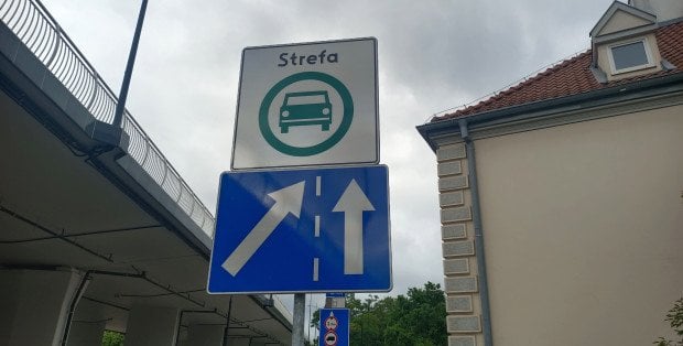 Zmiany w Strefie Czystego Transportu w Warszawie. Więcej aut nie wjedzie już do centrum
