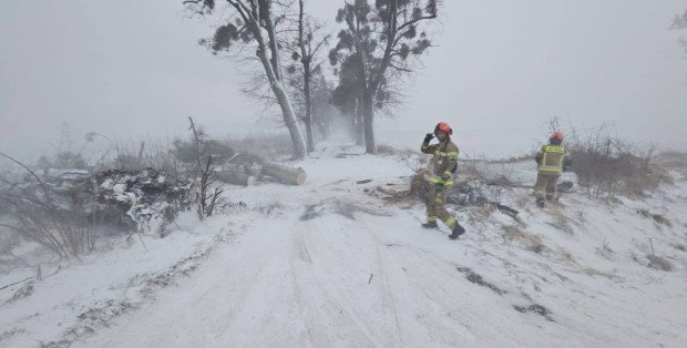 Intensywne opady śniegu. Prawie 350 interwencji strażaków w Nowy Rok