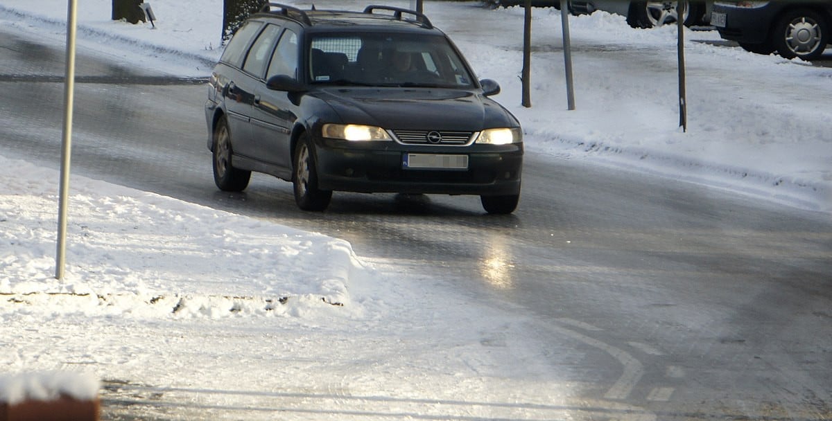 Gołoledź w całym kraju. IMGW ostrzega przed oblodzeniem