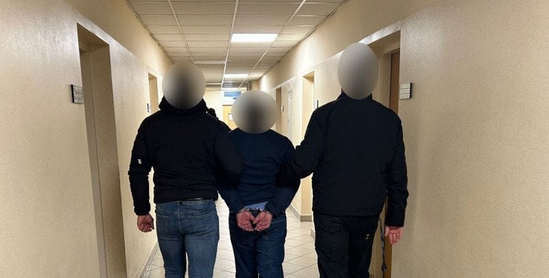 Poszukiwany listem gończym 55-latek w rękach policji. Udawał, iż nie ma go w domu