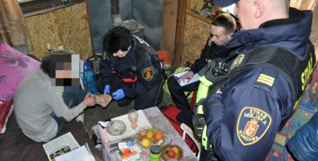 Tej zimy z wychłodzenia zmarło 11 osób. Policja i Straż Miejska apelują o pomoc bezdomnym