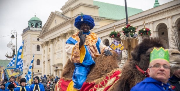 Barwne sceny, wspólne kolędowanie. Dziś ulicami stolicy przejdzie orszak Trzech Króli
