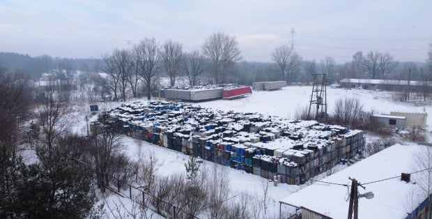 Ponad 6 tys. pojemników niebezpiecznych odpadów przy DK 92