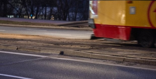 Oblodzone tory, tramwaje na objazdach i utrudnienia na Pradze Południe
