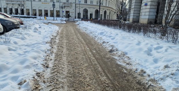 Na ścieżkach rowerowych zalega śnieg. ZOM: Oczyszczane są tylko wybrane trasy