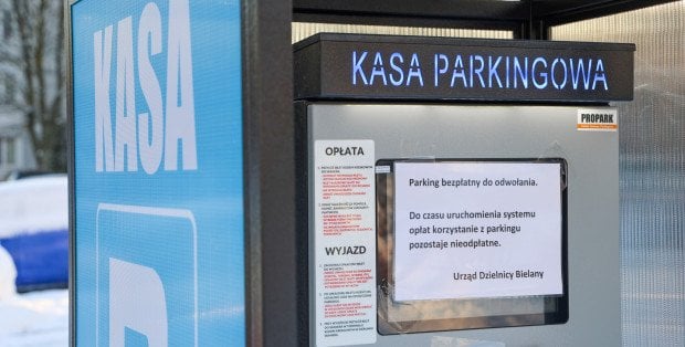 Koniec darmowego parkowania pod urzędem dzielnicy Bielany? Już od środy
