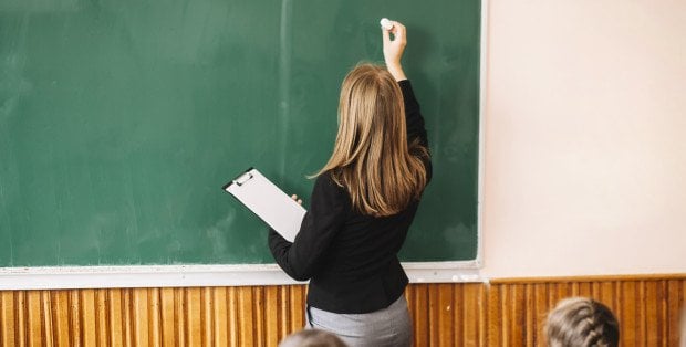 Miała prowadzić lekcje, bedąc pod wpływem alkoholu. Grozi jej wydalenie z zawodu