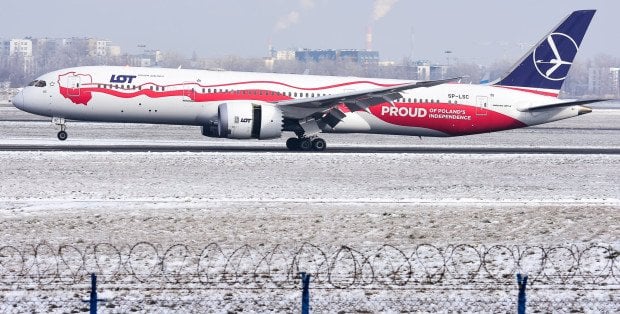 Możliwie opóźnienia na Lotnisku Chopina przez trudne warunki pogodowe