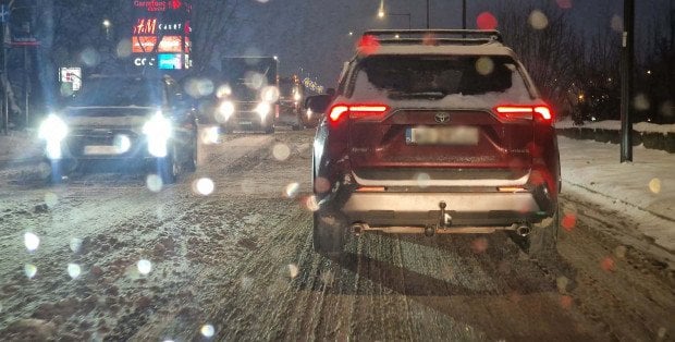 Trudne warunki drogowe na Mazowszu. Są wypadki i kolizje