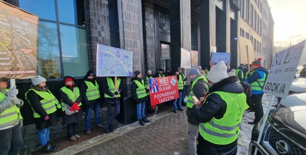 Protest przed Ministerstwem Infrastruktury. Chodzi o budowę obwodnicy