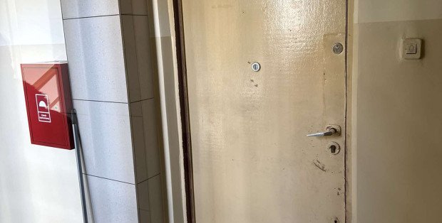 Lokatorzy uskarżają sie na sąsiada. Miał zalać pion mieszkania na Pradze Południe