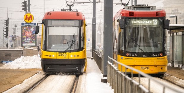 Feryjne zmiany od jutra w komunikacji miejskiej. Na trasach stolicy mniej autobusów