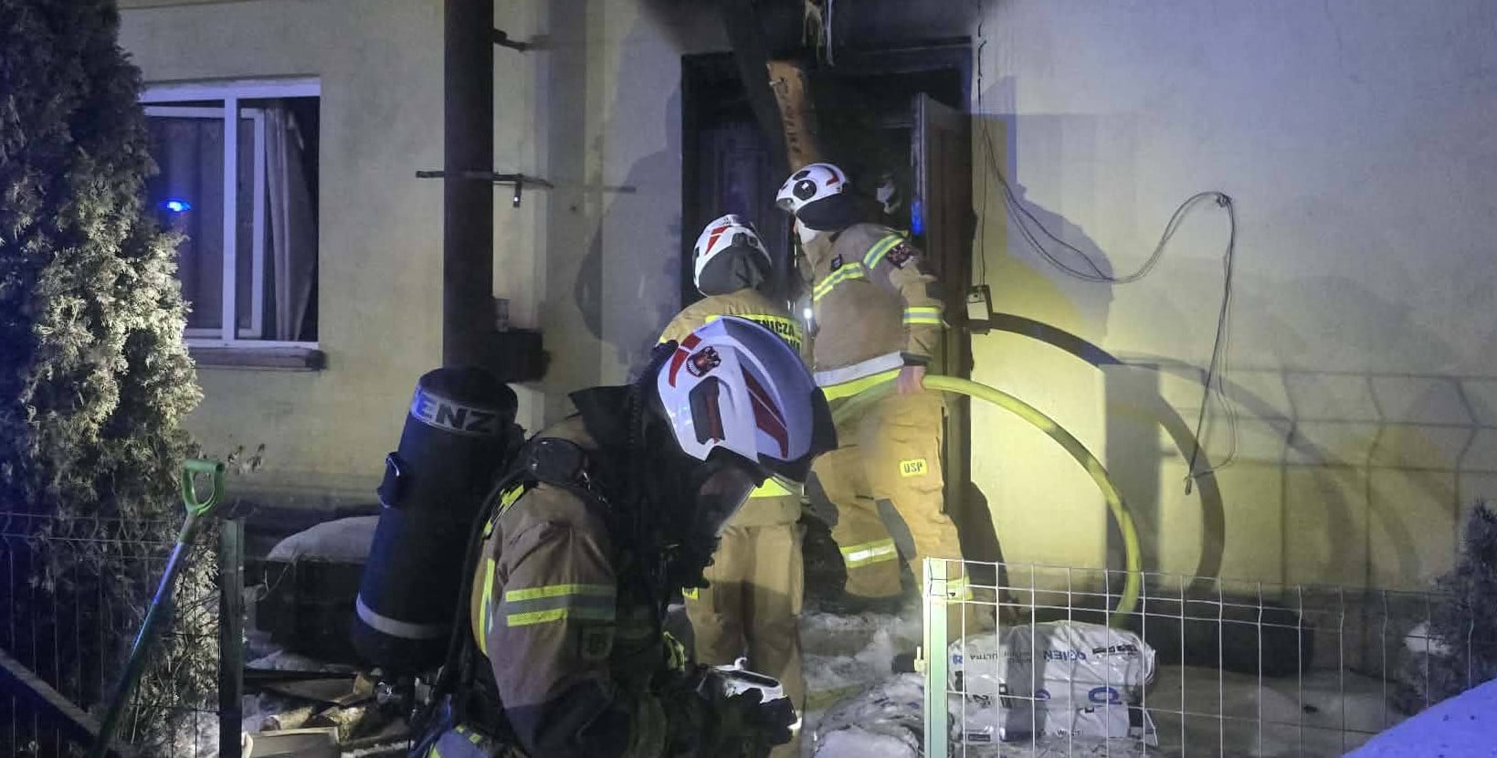 Pożar domu w gm. Drobin. Dwie osoby poszkodowane, płonął wiatrołap