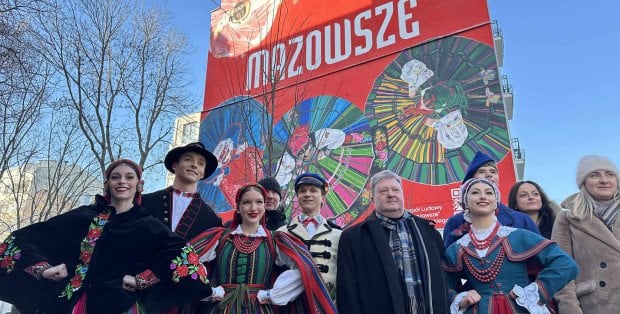Niezwykły mural tańczącego „Mazowsza” odsłonięty. „To wielki zaszczyt”
