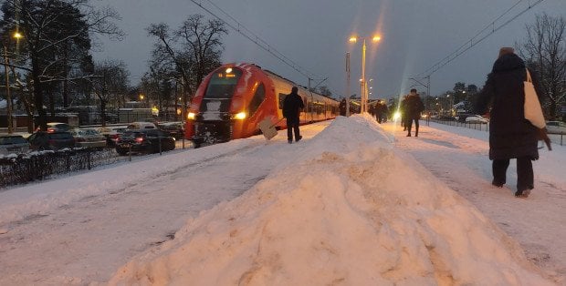 Opóźnienia pociągów po wypadku w okolicy stacji Rakowiec. Siegają ponad 45 minut