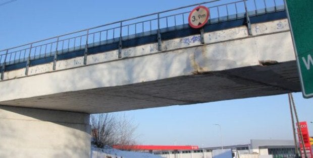 Na Kolejowej do końca tygodnia ruch wahadłowy. Uszkodzony fragment wiaduktu