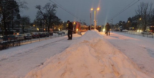 Utrudnienia na kolei w Warszawie. Opóźnione pociągi SKM i KM