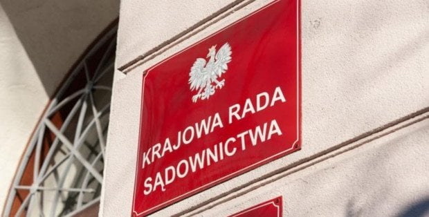 Policyjne przeszukanie w KRS. Prokuratura: Możliwość popełnienia przestępstwa