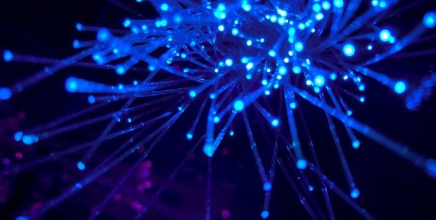 Dlaczego warto wybrać światłowód od nju? Stabilność i prędkość w atrakcyjnej cenie